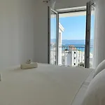 Inula شقة *